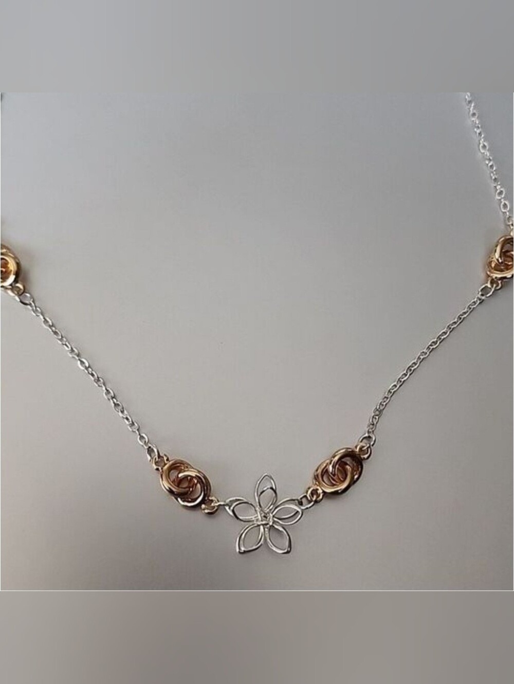 Delicate Luxury DESIGN NECKLACE  Two TONE 3 D FLOWER